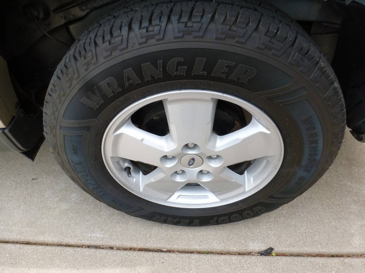 Used 2012 Ford Escape XLT AWD/4WD image 16