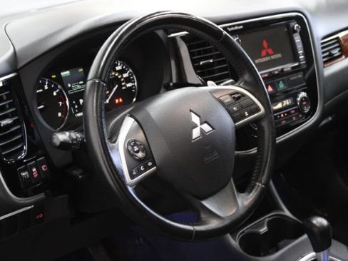 Used 2014 Mitsubishi Outlander GT AWD/4WD image 12