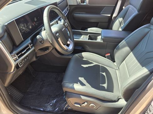 Used 2025 Hyundai Santa Fe SEL FWD image 10