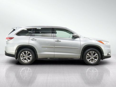 Used 2014 Toyota Highlander XLE AWD/4WD image 6