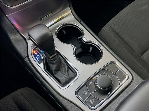 Used 2020 Jeep Grand Cherokee Laredo image 21