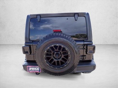 Used 2019 Jeep Wrangler Unlimited Sahara AWD/4WD image 3