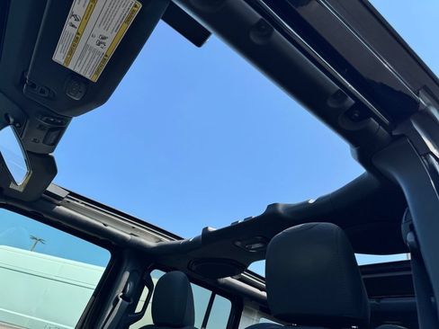 Used 2020 Jeep Wrangler Unlimited Rubicon AWD/4WD image 33