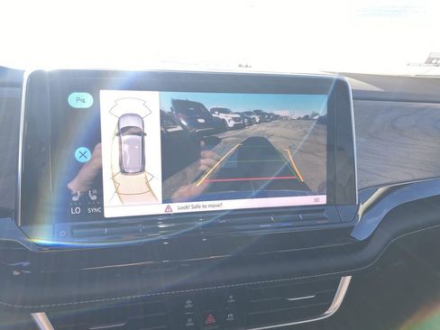 New 2026 Volkswagen Atlas SE image 9