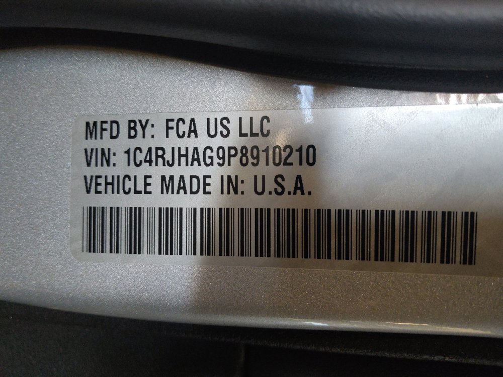 Used 2023 Jeep Grand Cherokee Laredo AWD/4WD image 33