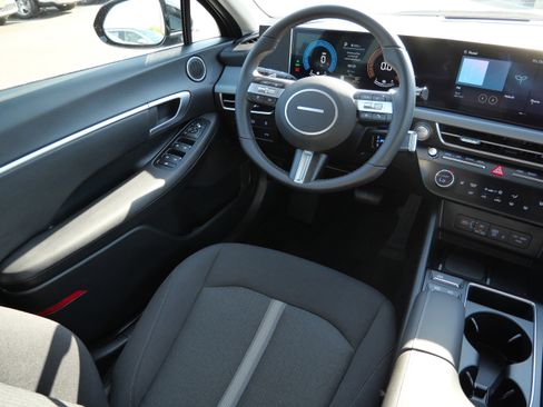 Certified 2025 Hyundai Sonata SEL image 9