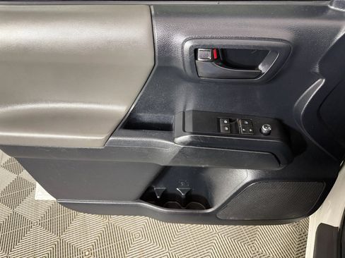 Used 2016 Toyota Tacoma SR image 22