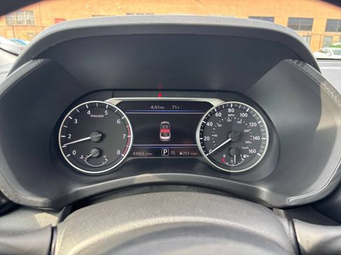 Used 2025 Nissan Sentra SV FWD image 38