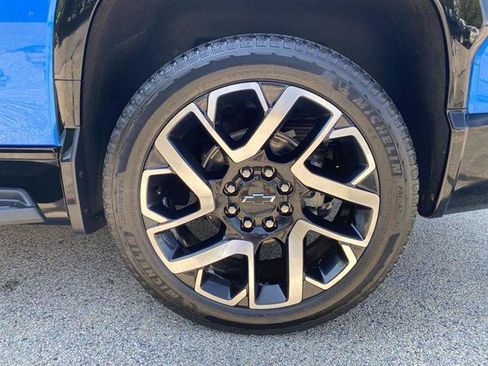 Certified 2025 Chevrolet Silverado EV RST AWD/4WD image 13