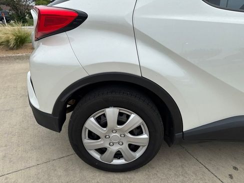 Used 2021 Toyota C-HR LE FWD image 7