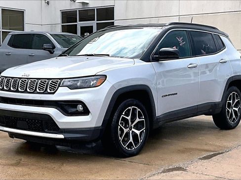 Used 2025 Jeep Compass Limited AWD/4WD image 7