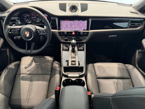Used 2025 Porsche Macan image 22