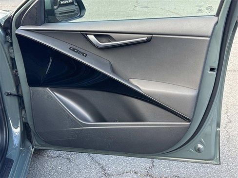 Used 2023 Kia Niro EX image 8