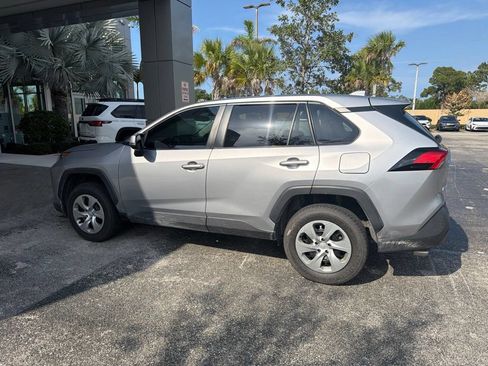 Used 2022 Toyota RAV4 LE FWD image 4