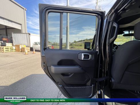 Used 2019 Jeep Wrangler Unlimited Sahara w/ Safety Group image 28