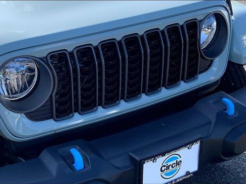 Used 2024 Jeep Wrangler Unlimited w/ Convenience Group AWD/4WD image 29