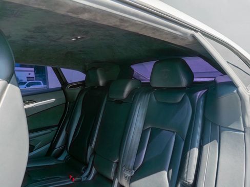 Used 2019 Lamborghini Urus AWD/4WD image 13