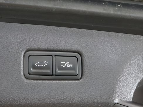 Used 2024 Kia Carnival FWD image 30