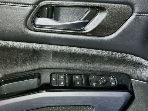 Used 2023 Nissan Pathfinder SL AWD/4WD image 18