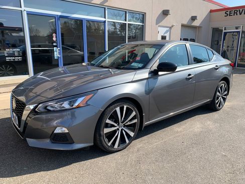 Used 2022 Nissan Altima 2.5 SR image 1