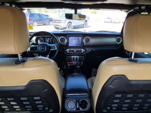 Used 2018 Jeep Wrangler Rubicon AWD/4WD image 12
