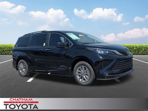 New 2026 Toyota Sienna XLE FWD image 1