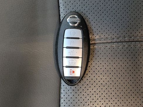 Used 2020 Nissan Pathfinder SL AWD/4WD image 32