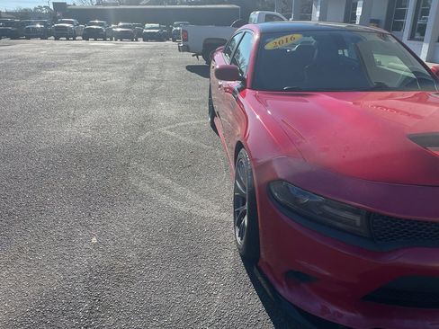 Used 2016 Dodge Charger SRT image 2
