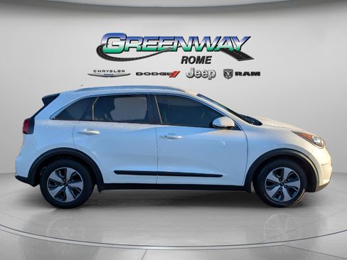 Used 2017 Kia Niro EX image 8