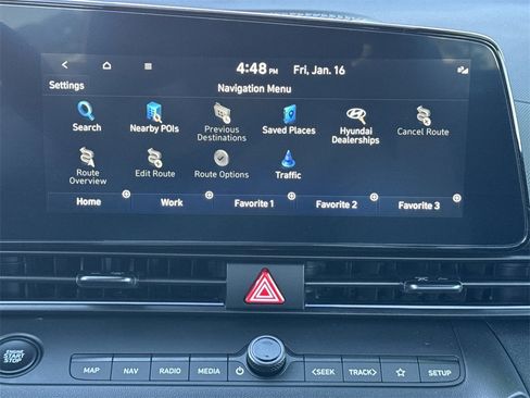 Used 2025 Hyundai Elantra SEL image 30