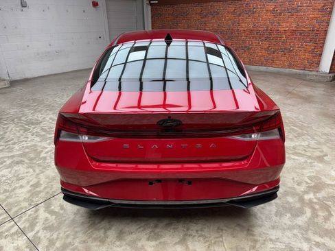 Used 2023 Hyundai Elantra Limited w/ Preferred Accessory Package image 4