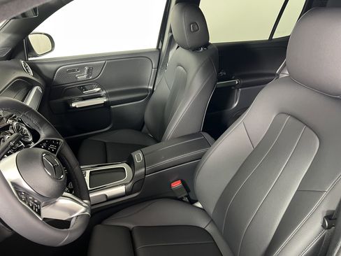 New 2025 Mercedes-Benz GLB 250 4MATIC image 17
