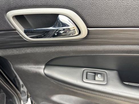 Used 2021 Jeep Grand Cherokee Laredo X RWD image 48
