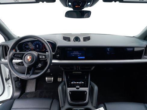 Used 2025 Porsche Cayenne S image 19