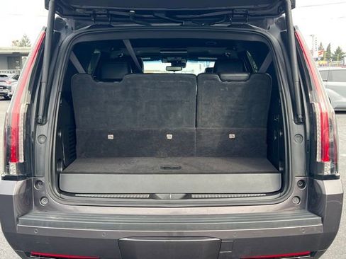 Used 2017 Cadillac Escalade Platinum AWD/4WD image 12
