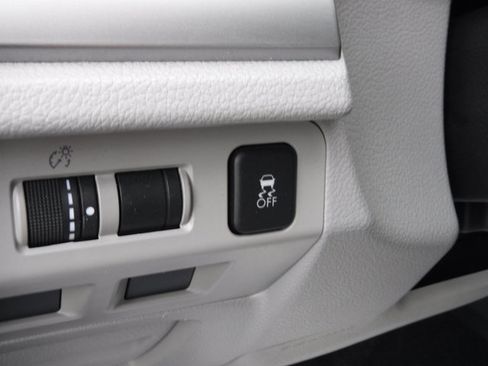 Used 2017 Subaru Forester 2.5i w/ Alloy Wheel Package image 13