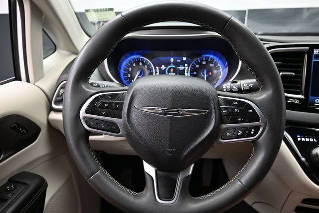 Certified 2024 Chrysler Pacifica Touring-L FWD image 27