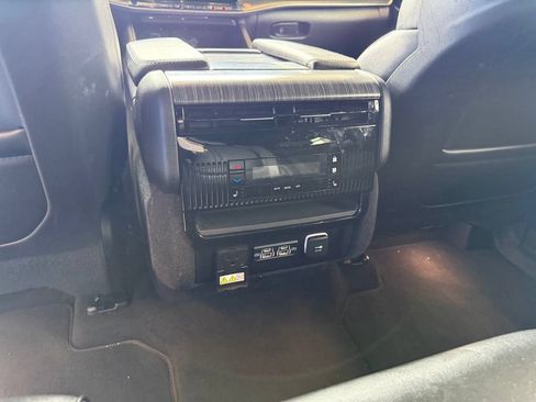 Used 2024 Jeep Wagoneer L Series III w/ Flexible Seating Group AWD/4WD image 19
