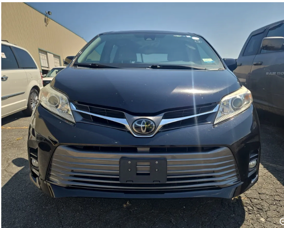 Used 2018 Toyota Sienna XLE Premium AWD/4WD image 16