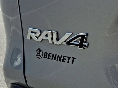 Certified 2022 Toyota RAV4 LE AWD/4WD image 29