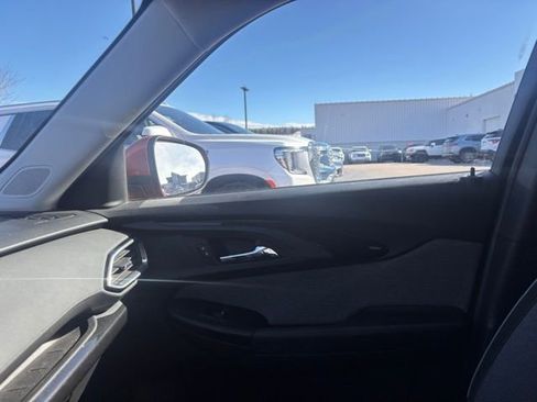 Used 2022 Chevrolet TrailBlazer LT image 11