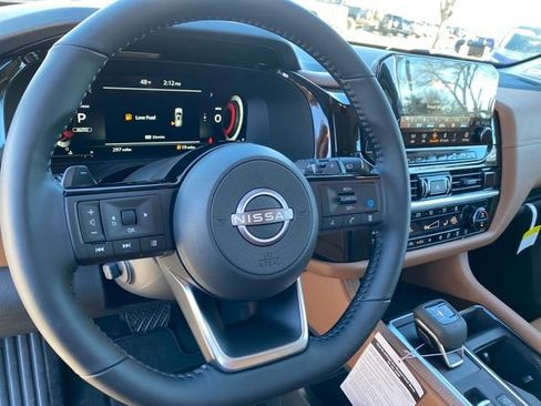 New 2025 Nissan Pathfinder Platinum image 13