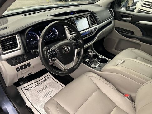 Used 2014 Toyota Highlander XLE AWD/4WD image 16