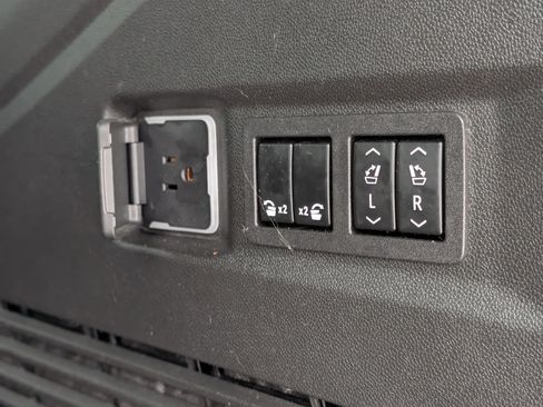 Used 2022 Chevrolet Tahoe LT w/ LT Signature Plus Package image 45