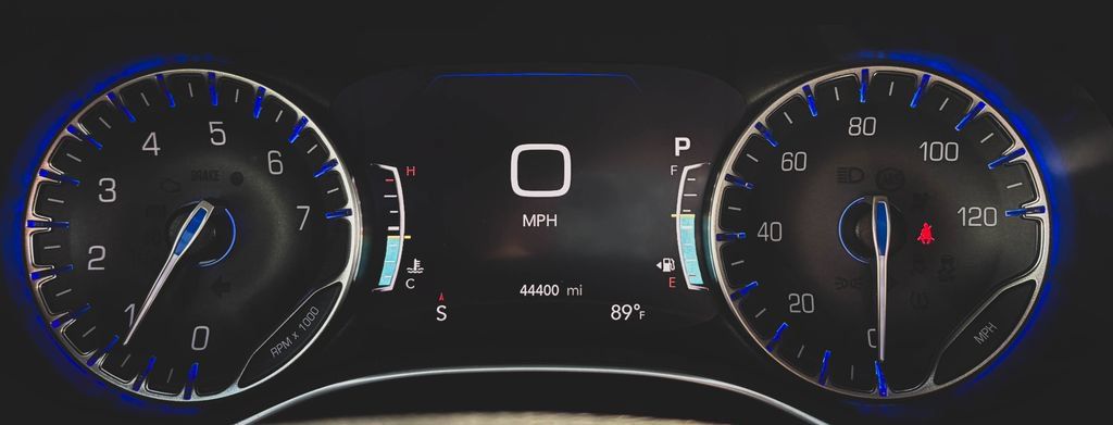 Used 2020 Chrysler Pacifica Limited FWD image 8