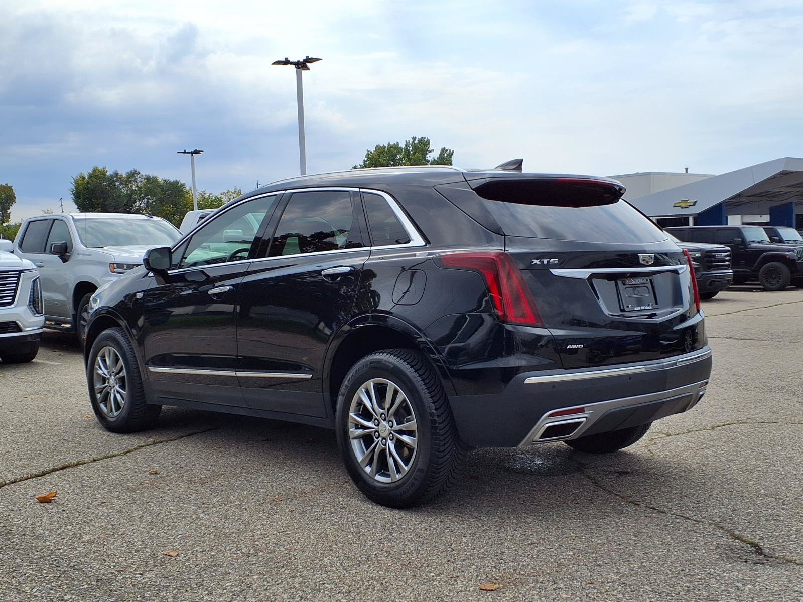 Used 2021 Cadillac XT5 Premium Luxury w/ LPO, Floor Liner Package AWD/4WD image 7