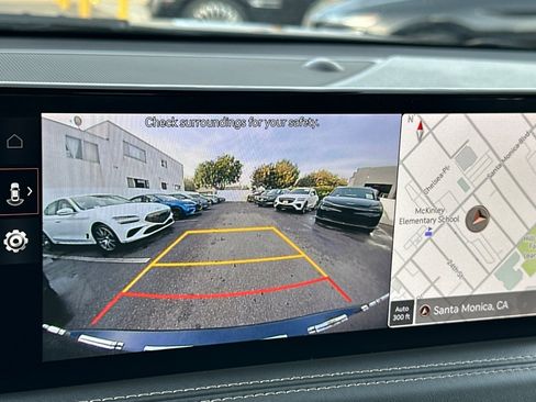 Used 2023 Genesis G70 2.0T image 19