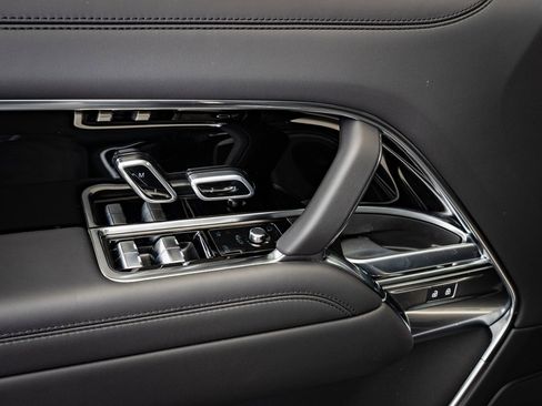 New 2026 Land Rover Range Rover SE image 23