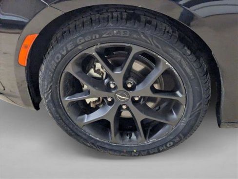 Used 2025 Chrysler Pacifica Limited image 27