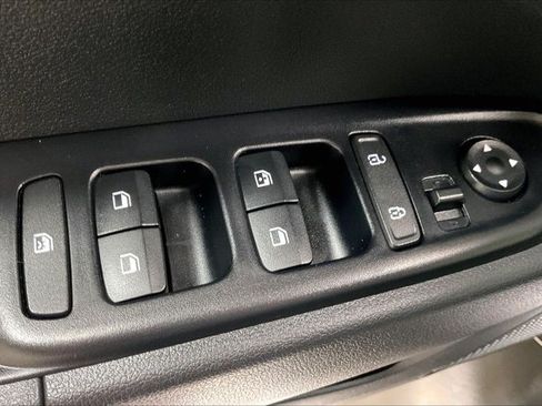 Used 2025 Hyundai Venue SEL FWD image 39